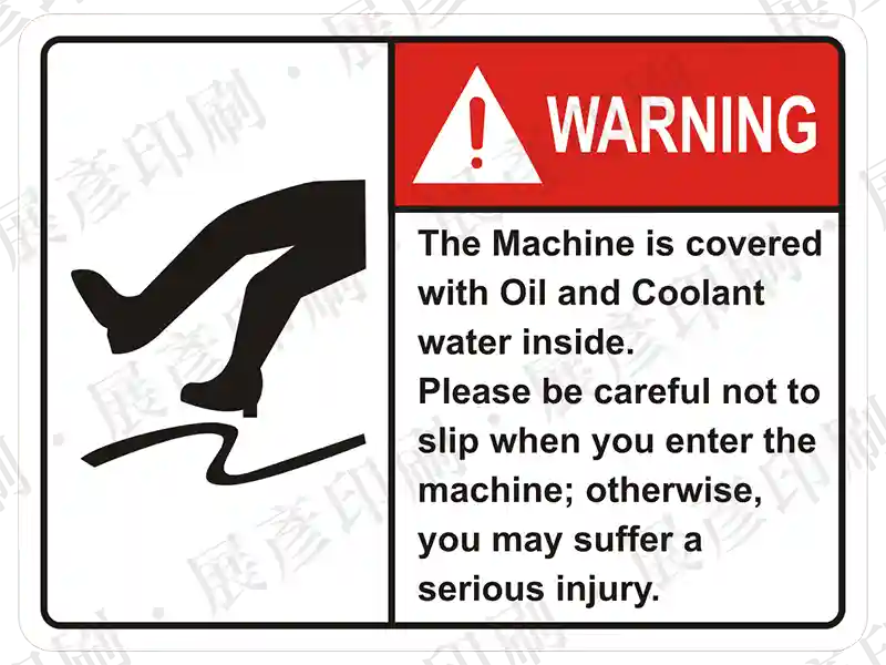 左側為跌倒/滑倒圖示,右側紅底「WARNING」,文字「The Machine is covered with Oil and Coolant water inside...」。用途:油漬冷卻水滑倒危險警示。語系:英文