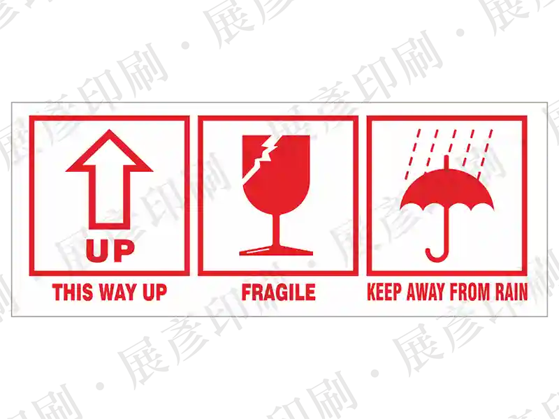 紅框紅圖，三個圖示(向上、易碎、怕濕)，文字「UP THIS WAY UP」、「FRAGILE」、「KEEP AWAY FROM RAIN」。用途：物流警示。語系：英文