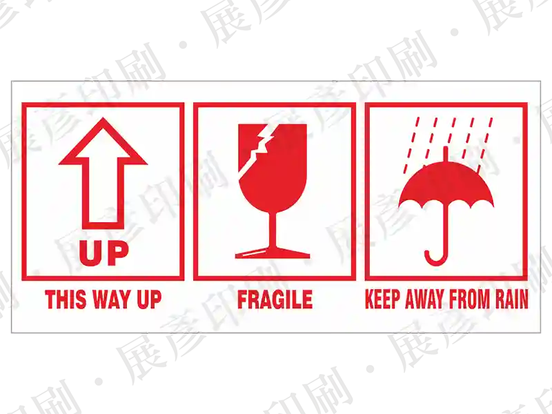 紅框紅圖，三個圖示(向上、易碎、怕濕)，文字「UP THIS WAY UP」、「FRAGILE」、「KEEP AWAY FROM RAIN」。用途：物流警示。語系：英文