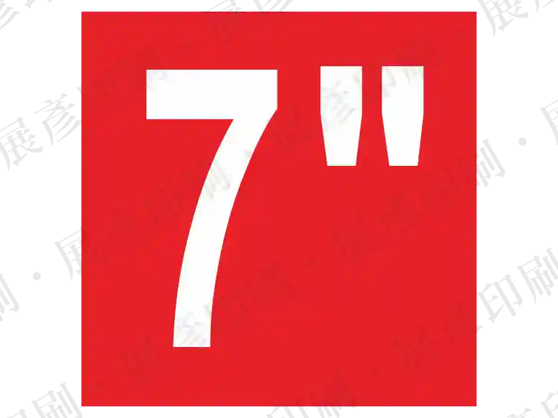 紅底白字,文字「7"」。用途:管徑尺寸標示(7英吋)。語系:英文
